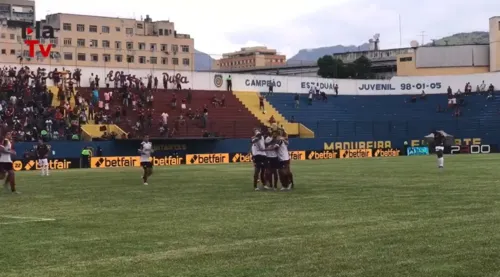 Flamengo venceu de virada e assumiu a liderança provisória do Carioca.