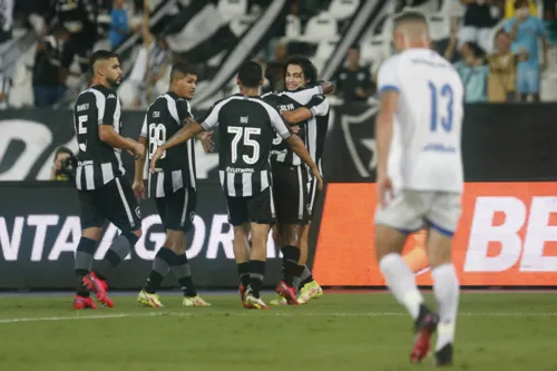 Matheus Nascimento marca e garante mais uma vitória para o Botafogo.