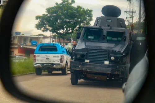 Ação conjunta contou com apoio de blindados da Polícia Militar.