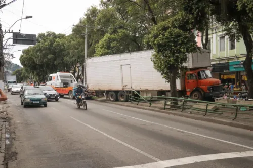 Acidente congestionou o trânsito na região.