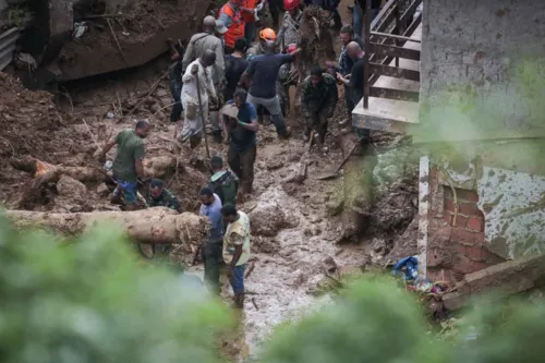 Número do mortos em Petrópolis chegou a 181 nesta segunda-feira.