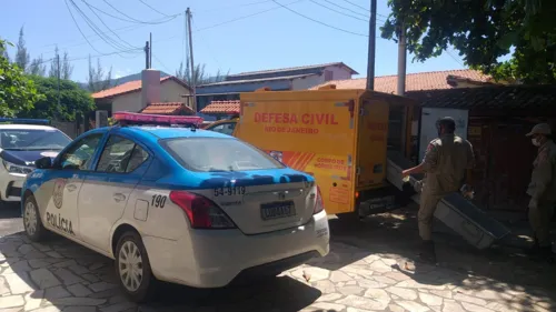 A casa não tinha sinais de arrombamento, segundo policiais.