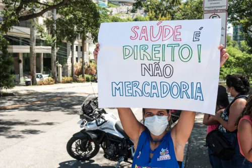 Ato em Niterói reuniu mães e pais de pessoas com a condição.