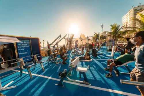 Em Ipanema terão atrações na Academia Amstel Ultra como Futmesa, Beach Tennis, Cama Elástica e FitDance.