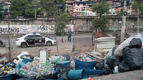 Material foi apreendido em ferro-velho que funcionava em Vicente de Carvalho.