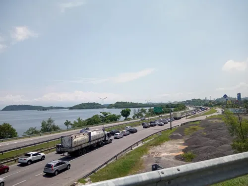 BR-101 chegou a 29 km de lentidão no sentido Região dos Lagos.