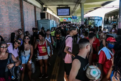 Passageiros também aproveitaram o feriado para passear.