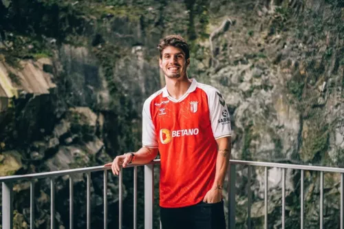 Lucas Piazon deve chegar ao Botafogo por empréstimo com opção de compra.