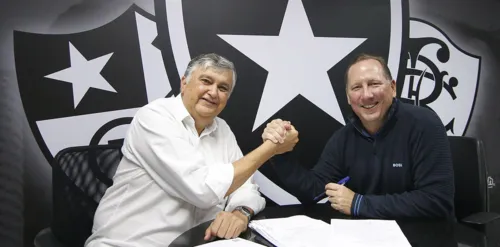 Durcesio Mello e John Textor firmam contrato de venda da SAF do Botafogo.