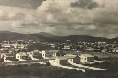 Há histórias acerca dos ciganos do bairro São Miguel, sobre a construção de partes do Cristo Redentor no bairro Barro Vermelho e do cemitério israelita localizado em Vila Iara.