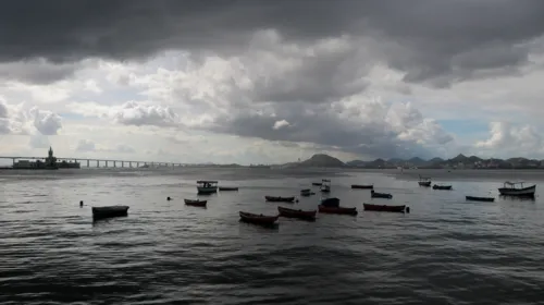 Há possibilidades de chuva isolada neste sábado (5).