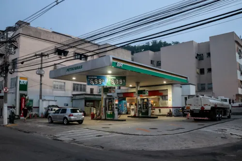 Policiais flagaram ação suspeita no posto em São Francisco.