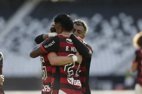 Equipe fez 2 a 1 em tarde sem brilho da dupla de ataque rubro-negra.