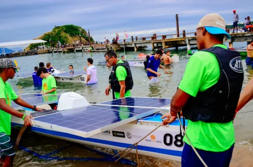 Barcos movidos a energia solar chegam a São Francisco para competição.