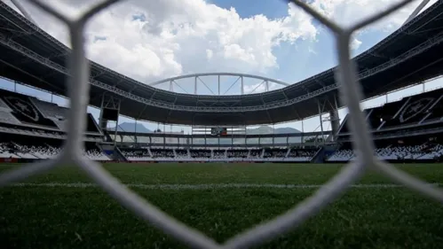 Estádio Nilton Santos recebe mais uma partida do Campeonato Carioca.