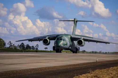 A aeronave está prevista para pousar em Varsóvia, na Polônia, na quarta-feira (9).