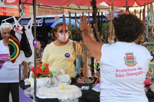 A feira realizada excepcionalmente nesta terça-feira (8) contou com a participação da primeira dama Dona Marinete.