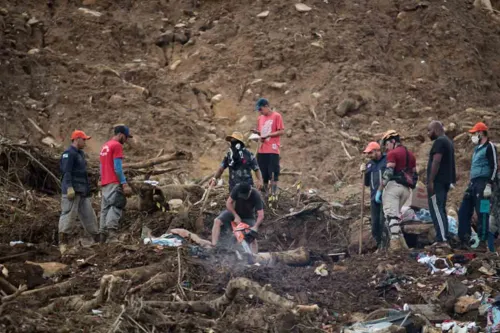 Mais de 230 pessoas morreram por conta dos fortes temporais que atingiram a cidade no último mês de fevereiro.