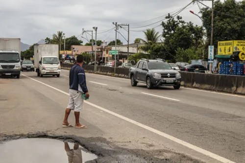 No último domingo (20) uma menina de 13 anos morreu depois de ter sido atropelada na Rodovia Estadual RJ-106, na altura do bairro Parque Nanci.