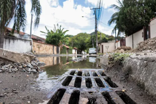 Moradores reclamam de mau cheiro.