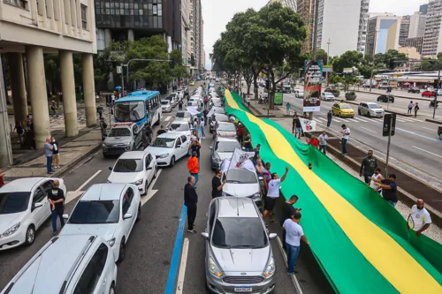 A paralisação teve início às 8h.