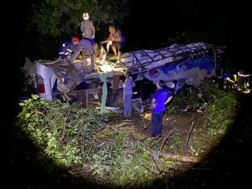 Acidente deixou onze mortos no Paraná.