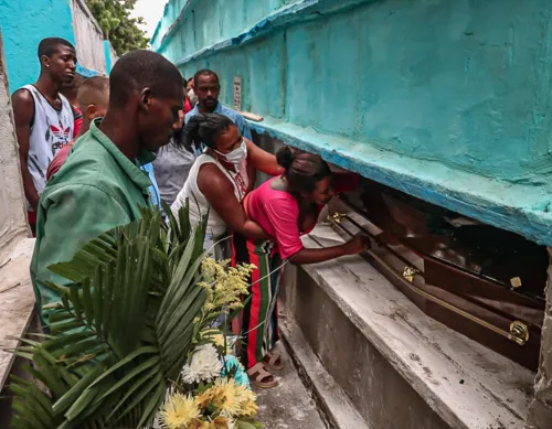 Valteles foi morto na porta de casa após um confronto entre policiais e traficantes.