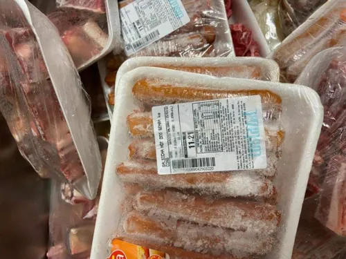 Foram encontradas carnes bovínas, suínas e de frango.