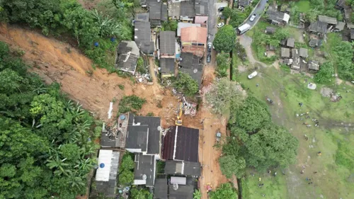 Governador está na Costa Verde para acompanhar de perto situação dos locais afetados pelo temporal; onze aeronaves reforçam o trabalho do Corpo de Bombeiros.