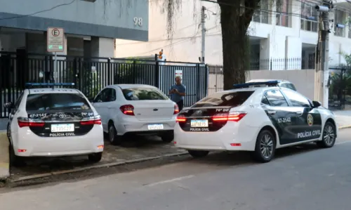 Policiais da Delegacia do Centro (76ª DP) estiveram presentes em um prédio do bairro Ingá.