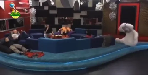 Arthur vestido de coelho relembra cena icônica no BBB da Dinamarca