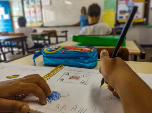 Escolas emitiram alerta sobre ações que estão sendo realizadas.