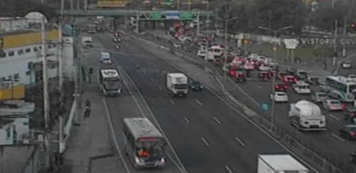 Na Avenida do Contorno o ponto crítico ocorre nos acessos à Ponte Rio-Niterói