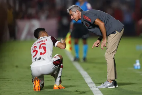 Paulo Sousa ainda não conseguiu implementar sua filosofia de jogo no Flamengo