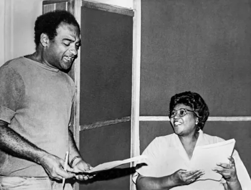 Dona Ivone Lara com Delcio Carvalho, parceiros da música Sonho Meu, um dos maiores sucessos da primeira dama do samba