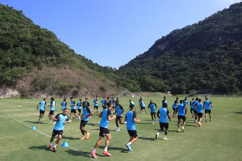 Reforços começam a chegar aos treinamentos no CT Lonier