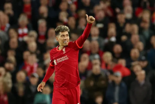 Firmino marcou duas vezes para ajudar o Liverpool nas quartas de final