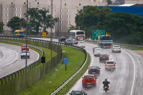 Na BR-101 a previsão é de que cerca de 340 mil veículos passem entre Niterói e Campos dos Goytacazes