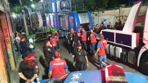 A jovem teve as pernas esmagadas por um dos carros alegóricos da escola Em Cima da Hora