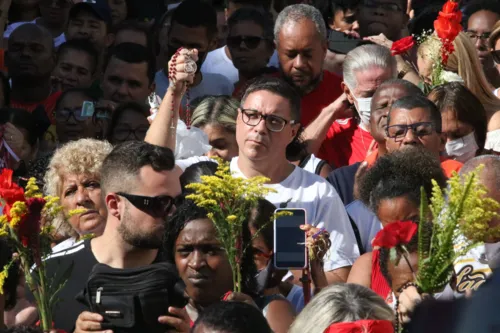 A capela vai permanecer aberta durante o dia para a visitação