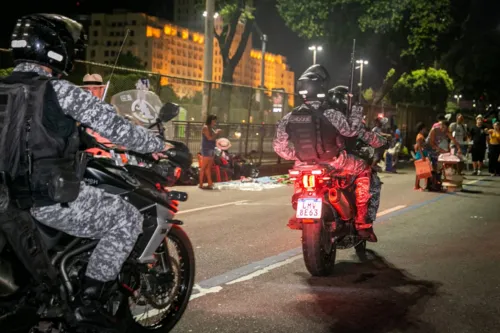 Efetivo da PM foi aumentado na região central do Rio.