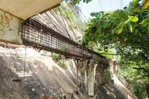 Além disso, ainda em 2019  pilares de alargamento da pista foram instalados mas, com o passar do tempo, já estão enferrujados.