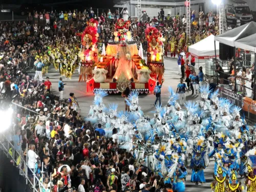 Público marcou presença durante os dias de desfile no Caminho Niemeyer.