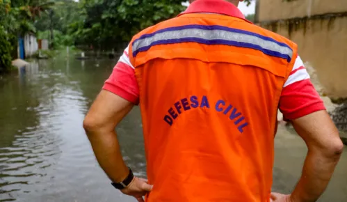 Equipes da Defesa Civil seguem nas ruas para atender as denúncias