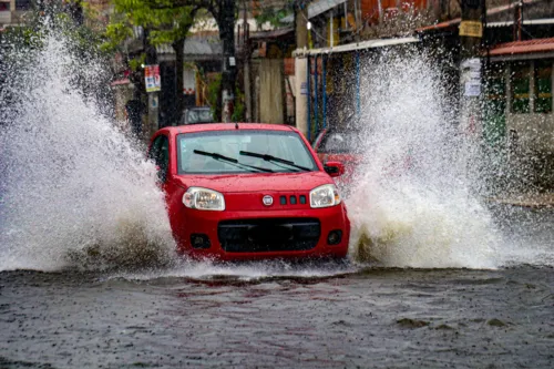 Rua Maria Rita ficou alagadas em São Gonçalo