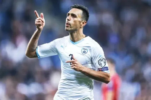 Eran Zahavi é um dos artilheiros das Eliminatórias europeias atuando por Israel