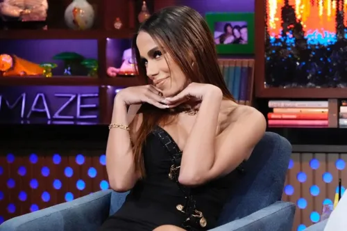 Anitta é conhecida por causa de sua carreira na música.