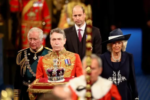 Herdeiro já estava acostumado a acompanhar Elizabeth II na abertura do evento