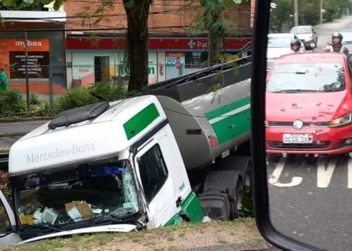 Veículo transportava combustíveis