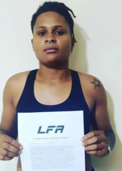 Lutadora niteroiense celebrou o novo contrato junto à LFA.